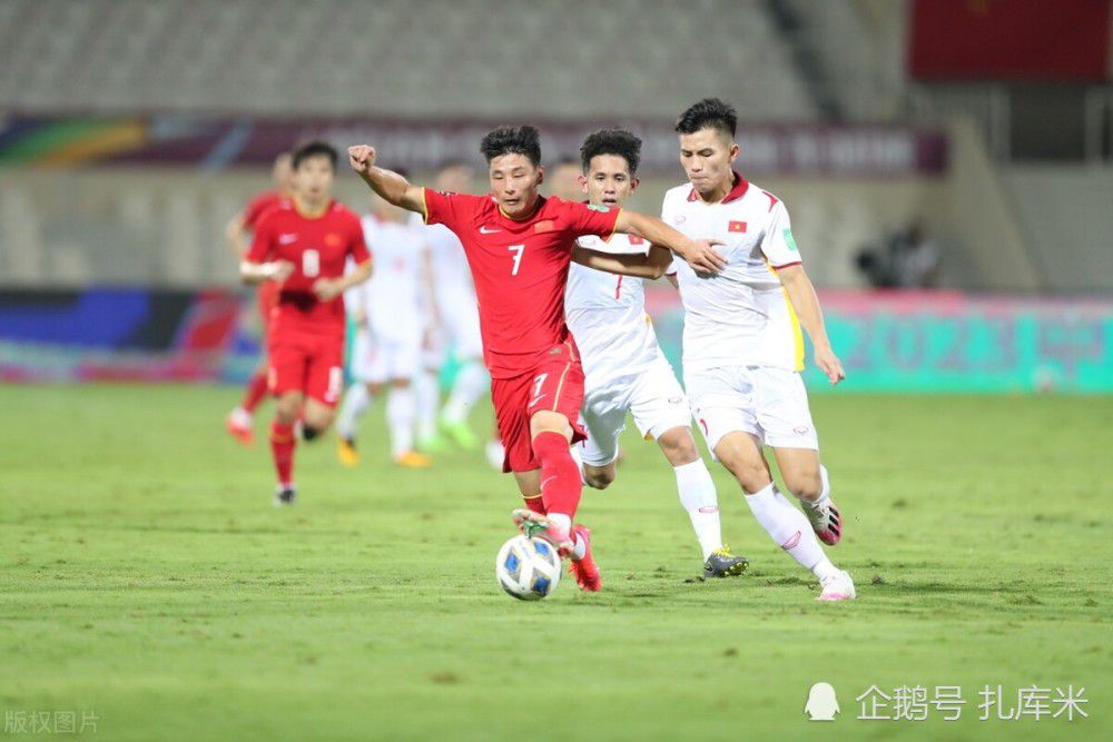 国米1-0领先博洛尼亚加时赛第21分钟，博洛尼亚的角球，利科扬尼斯开向后点，皮球在出底线前被勾了回来，别克马破门！